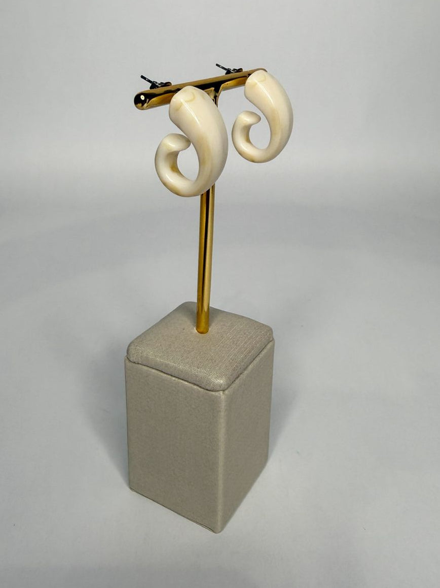 Brinco Caracol Resina