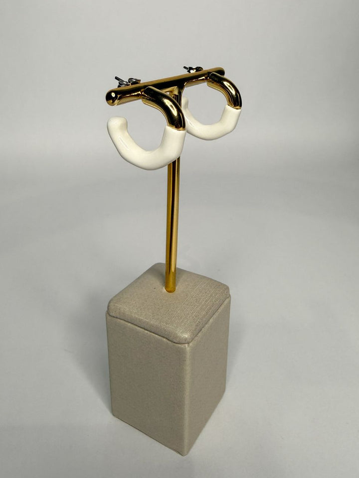 Argola Semijoia com Resina Branca