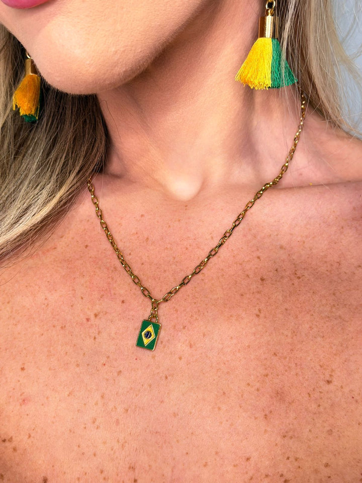 Colar com pingente bandeira do Brasil