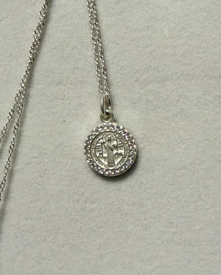 Colar Singapura com medalha São Bento