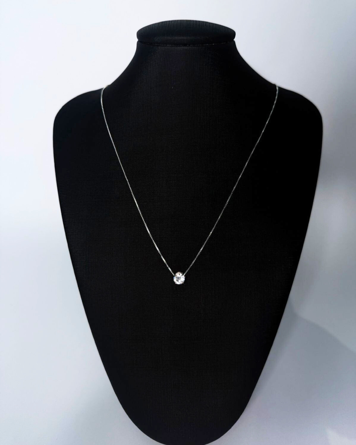 Colar com pingente Ponto de Luz M