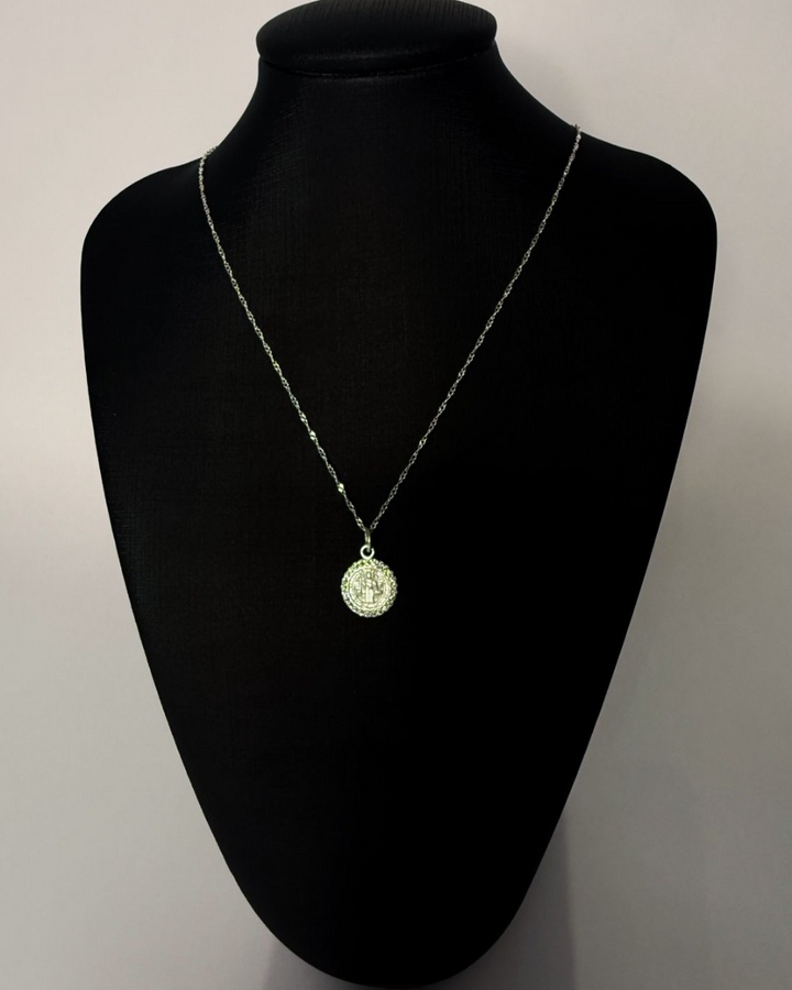 Colar Singapura com medalha São Bento